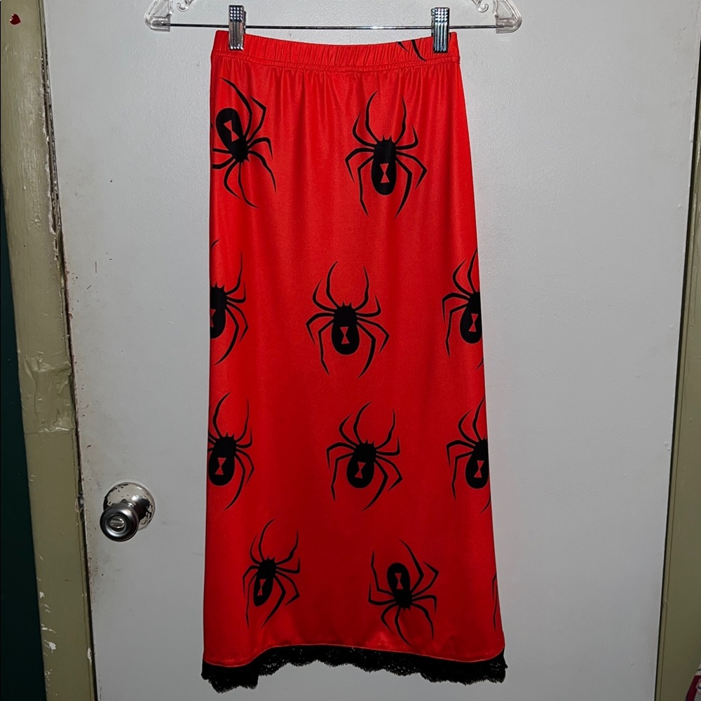 Black widow spider slip style skirt with lace trim medium 🕷️👓